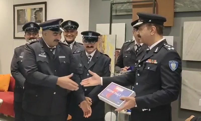 Lahore Traffic Police launch new uniform, multi-functional ‘One App’ Lahore Traffic Police launch new uniform, multi-functional ‘One App’