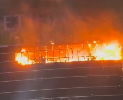 Fire Breaks Out At Gulberg Plaza Near Lahores Liberty Roundabout 