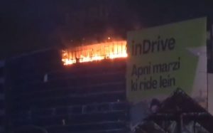 Fire Breaks Out At Gulberg Plaza Near Lahores Liberty Roundabout