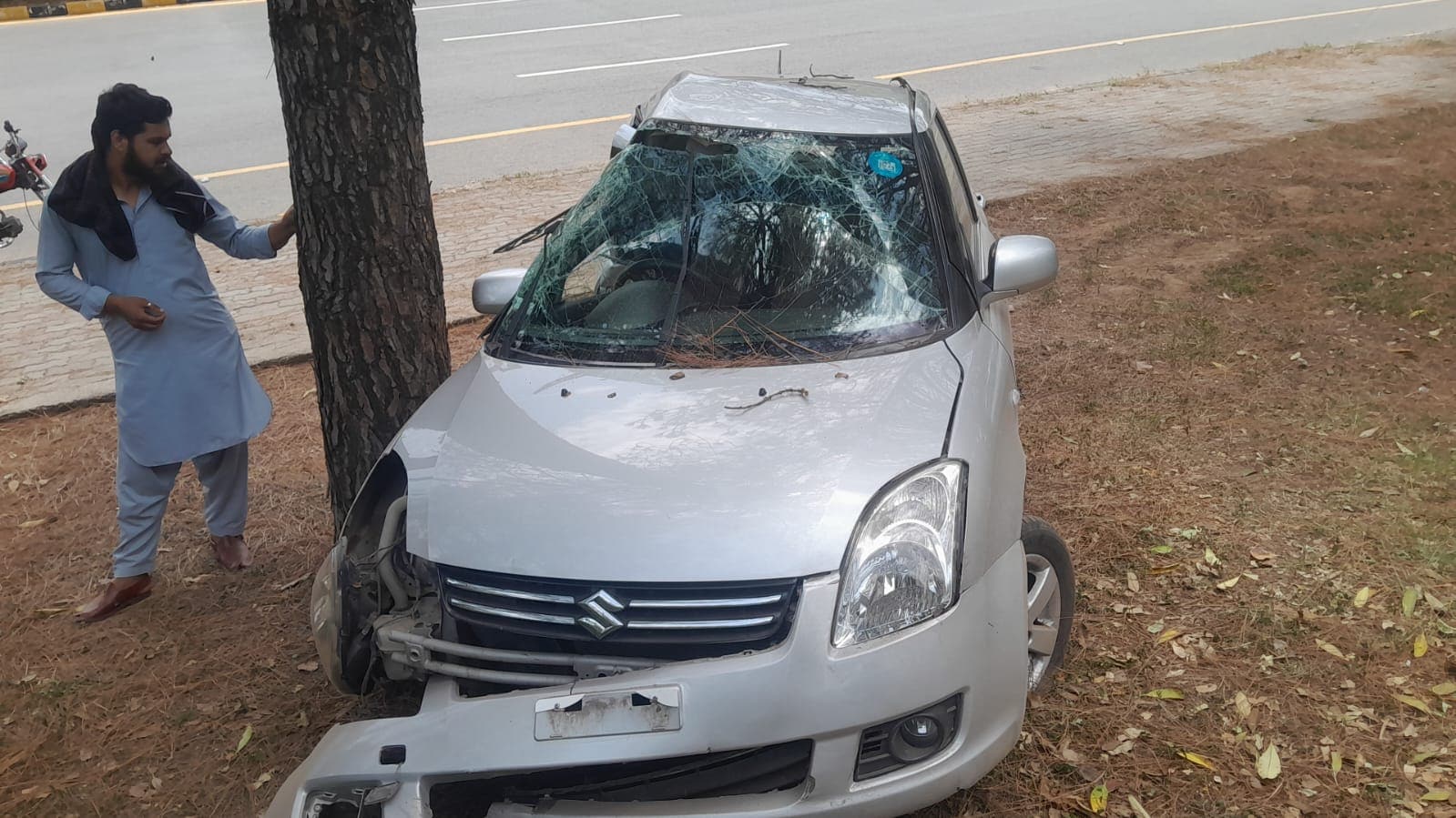 Ex Ambassador Ayaz Wazirs Daughter Dies In High Speed Crash Near Islamabads Parade Ground