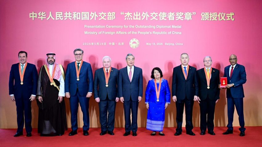Pakistan Envoy In Beijing Awarded Chinas Outstanding Diplomat Medal 