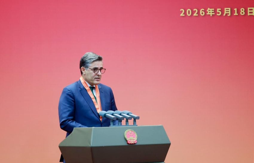 Pakistan Envoy In Beijing Awarded Chinas Outstanding Diplomat Medal 