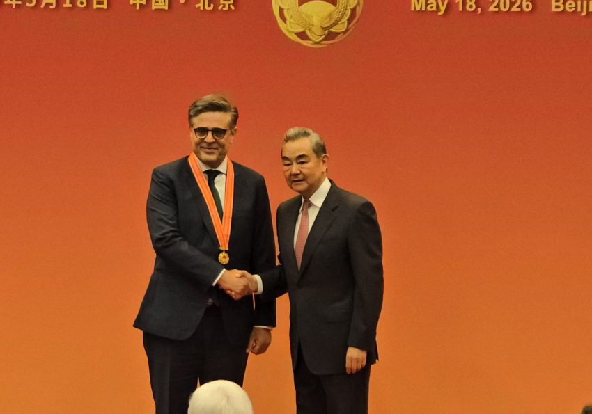 Pakistan Envoy In Beijing Awarded Chinas Outstanding Diplomat Medal