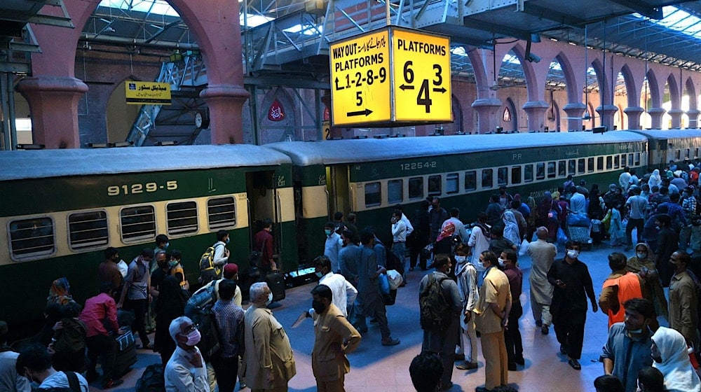 Pakistan Railways announces 3 special trains amid passenger influx on Eid ul Azha 2026