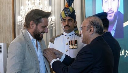 Shahid Afridi Honoured With Hilal E Imtiaz At Civil Awards Ceremony