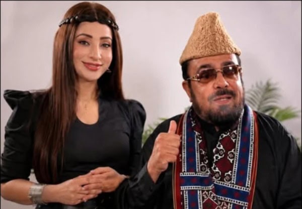 Mufti Qavi Calls Influencer Fariha Farrukh His Granddaughter In Viral Video