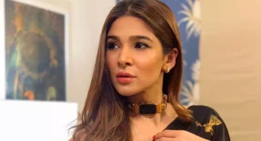 Ayesha Omars Bold Outfit Sparks Social Media Debate