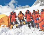 Eight Bodies Recovered After Avalanche On Broad Peak Search For Two Climbers Continues