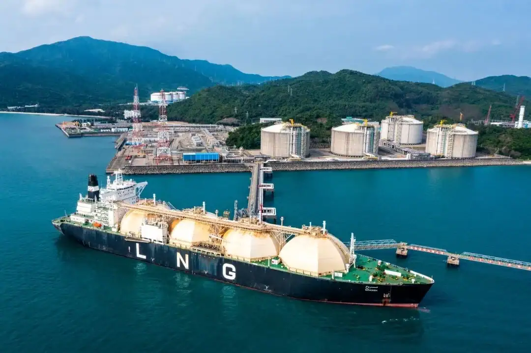 Pakistan gets LNG boost as Qatar Tanker clears Hormuz amid Tensions