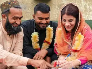 58 Year Old American Woman Flies To Pakistan To Marry 34 Year Old Love Of Her Life