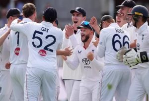 England Beat Pakistan By 194 Runs At Lords Take Unassailable 2 0 Series Lead