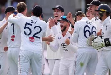 England Beat Pakistan By 194 Runs At Lords Take Unassailable 2 0 Series Lead