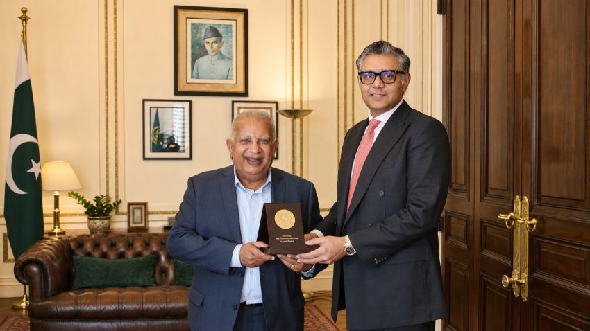 Pakistan Envoy Praises Tariq Sheikhs Contribution To Uk Economy