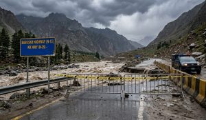 Travel Alert Babusar Highway Kkh Closed For All Vehicles Amid Flooding At Zero Point