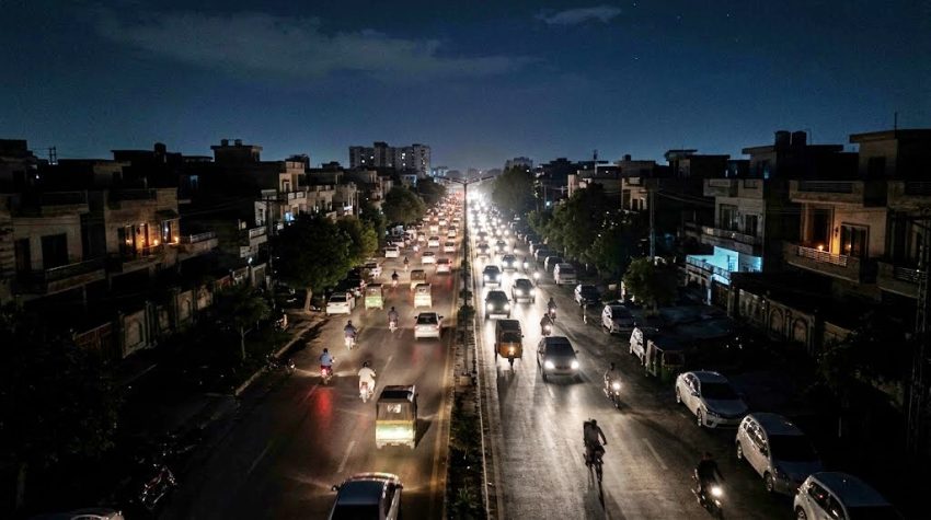 Unannounced Load Shedding Leaves Lahore Residents Sweltering Amid Oppressive Weather