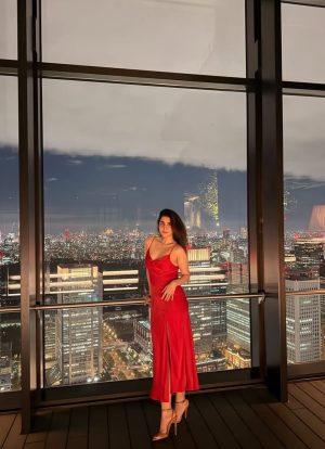 Areeba Habibs Bold Pictures From Tokyo Go Viral 