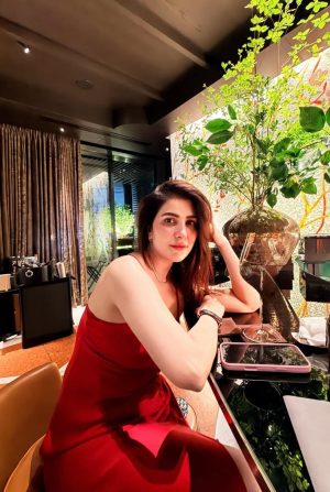 Areeba Habibs Bold Pictures From Tokyo Go Viral 