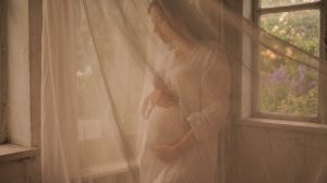 Mahira Khans Surprise Pregnancy Announcement Sends Fans Into Frenzy