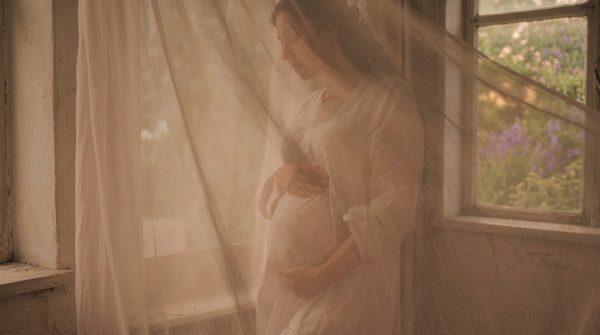 Mahira Khans Surprise Pregnancy Announcement Sends Fans Into Frenzy