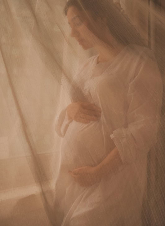 Mahira Khans Surprise Pregnancy Announcement Sends Fans Into Frenzy 