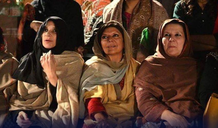 Pti Long March Imran Khans Sisters Detained In Lahore