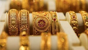 Gold Prices Fall In Pakistan Following Dip In Global Market