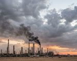 Huge Fire Erupts Near Riyadh Aramco Site Amid Possible Houthi Attack
